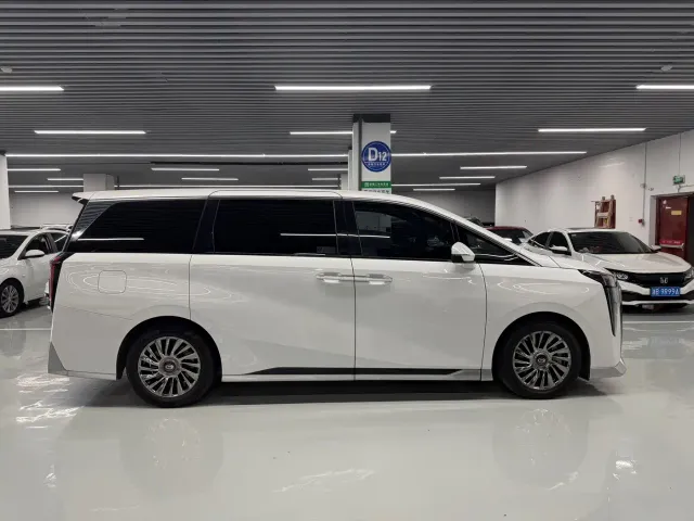 GAC Trumpchi M8 — Фото автомобиля 4