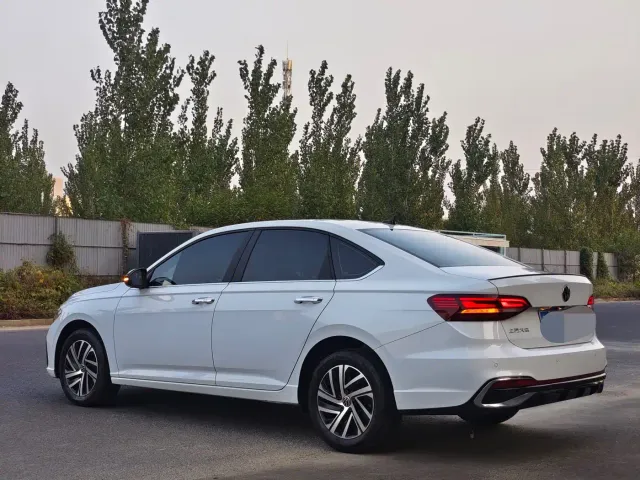 Volkswagen Lavida — Фото автомобиля 4
