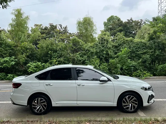 Volkswagen Lavida — Фото автомобиля 16
