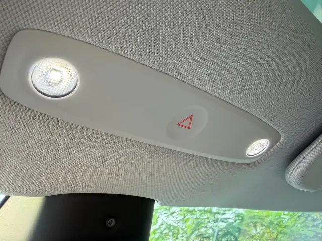 Tesla Model 3 — Фото автомобиля 12