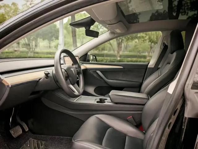 Tesla Model Y — Фото автомобиля 4