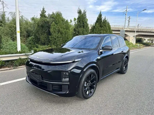 Li Auto L8 — Фото автомобиля 2