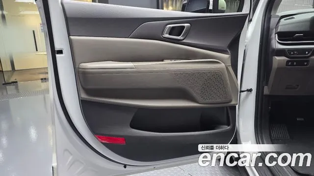 Kia Carnival Generation 4 — Фото автомобиля 12