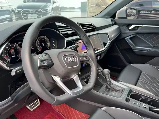 Audi Q3 — Фото автомобиля 5