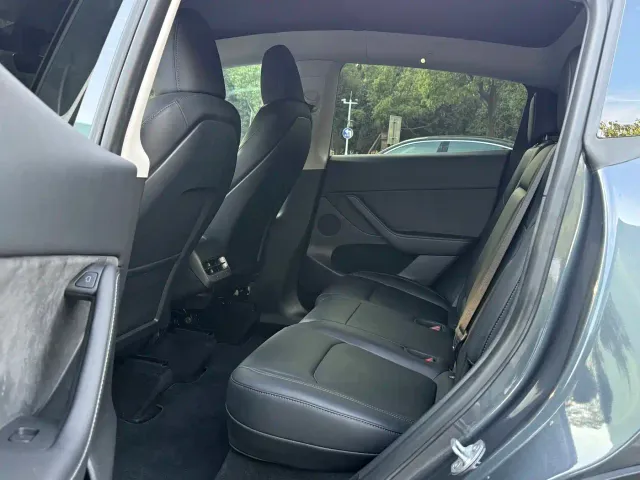 Tesla Model Y — Фото автомобиля 9