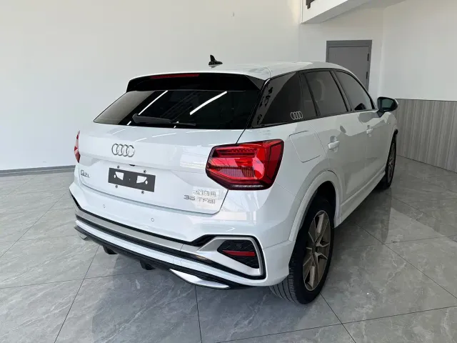 Audi Q2L — Фото автомобиля 6