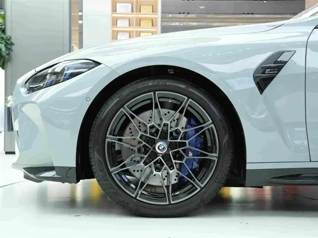 BMW M4 — Фото автомобиля 19