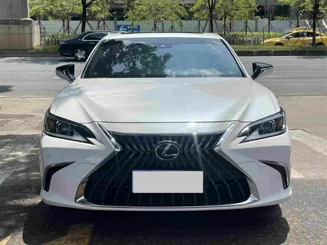 Lexus ES — Фото автомобиля 2