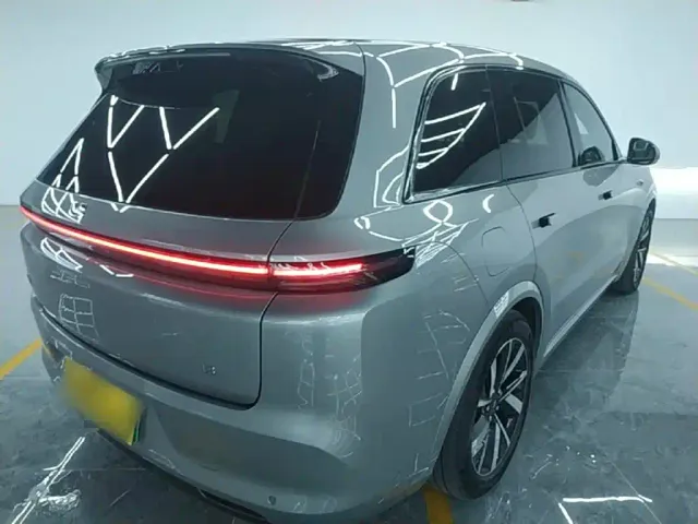 Li Auto L8 — Фото автомобиля 6