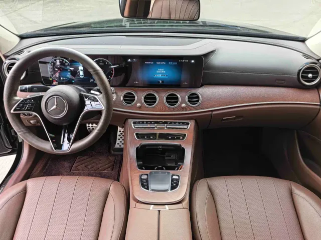 Mercedes-Benz E-Class — Фото автомобиля 5