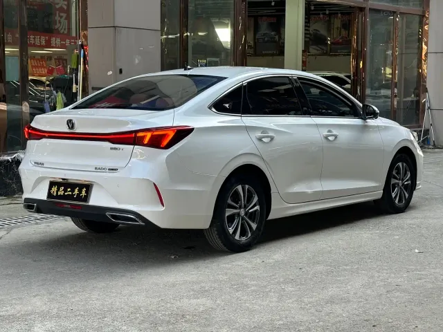 Changan Eado — Фото автомобиля 9