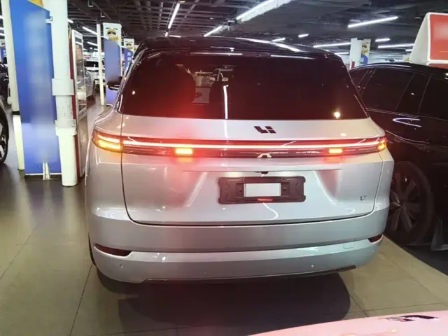 Li Auto L7 — Фото автомобиля 5