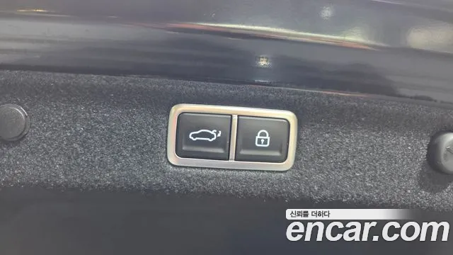 Hyundai Grandeur Grandeur (GN7) 2.5 Бензин 2WD — Фото автомобиля 24