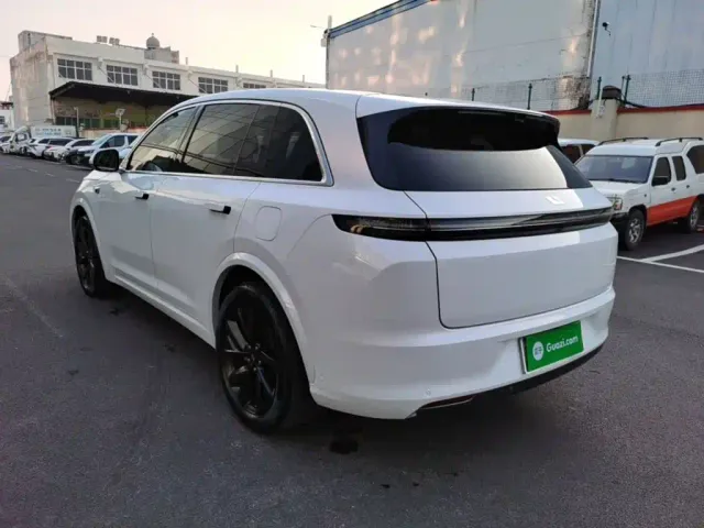 Li Auto L7 — Фото автомобиля 4