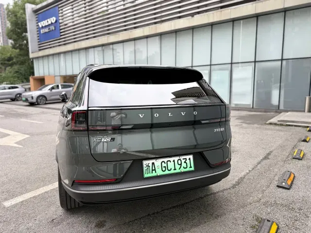 Volvo XC70 Plug-in Hybrid — Фото автомобиля 5