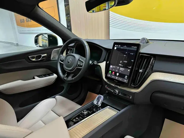 Volvo XC60 — Фото автомобиля 10