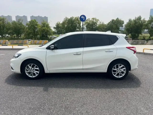 Nissan Tiida — Фото автомобиля 4