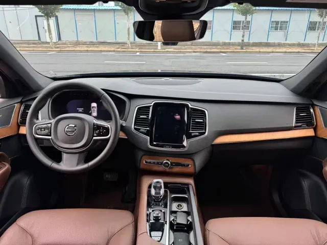 Volvo XC90 — Фото автомобиля 6