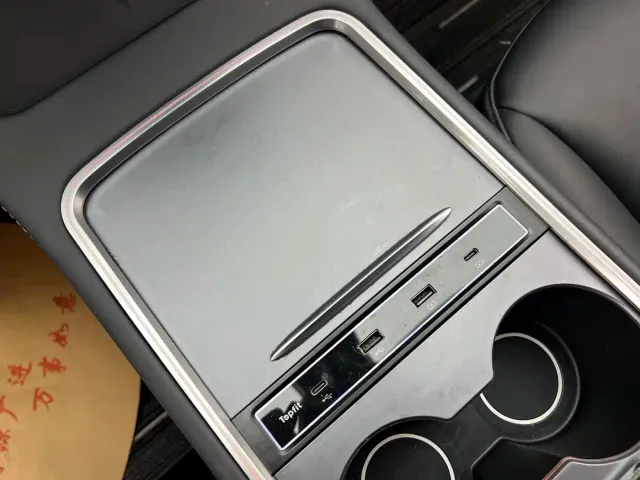 Tesla Model Y — Фото автомобиля 24