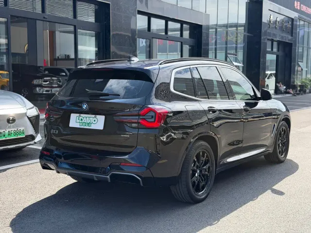 BMW iX3 — Фото автомобиля 9