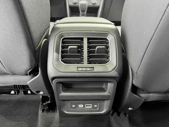 Volkswagen Tiguan L — Фото автомобиля 16