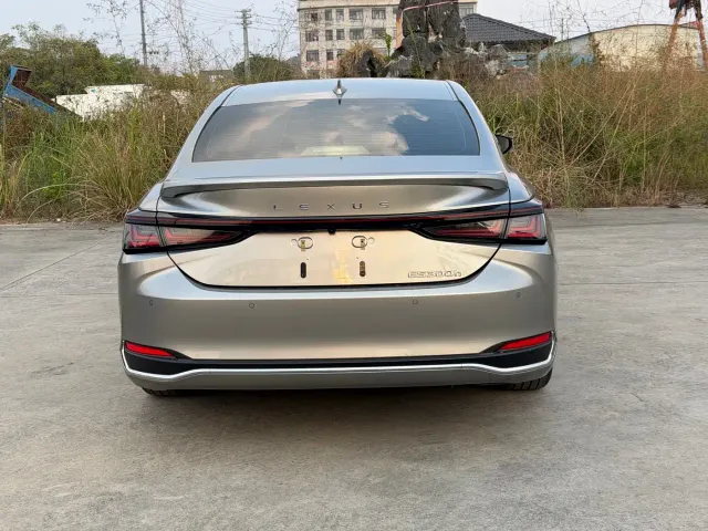 Lexus ES — Фото автомобиля 15
