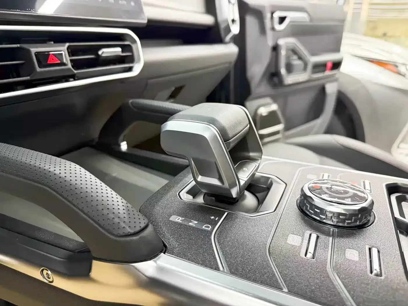 Jetour Jetour Traveler 2023 2.0T 4WD Cross PRO+ — Фото автомобиля 12