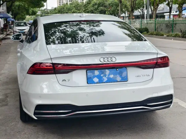 Audi Audi A7 2022 45 TFSI Premium Selection — Фото автомобиля 4