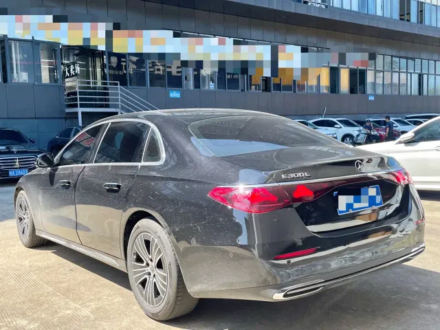 Mercedes-Benz E-Class — Фото автомобиля 6