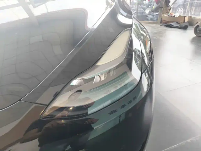 Tesla Model Y — Фото автомобиля 23