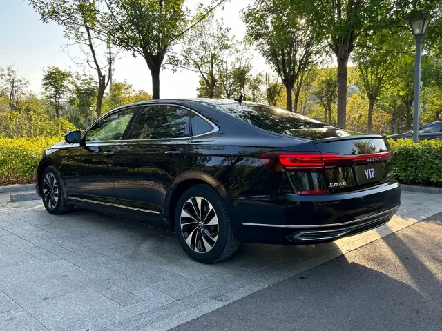 Volkswagen Passat — Фото автомобиля 13