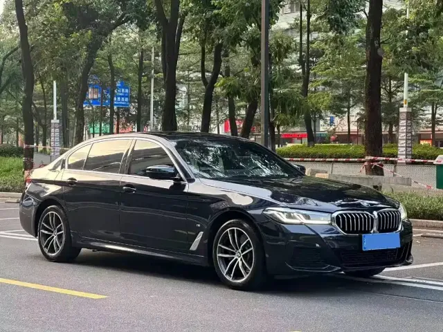 Фотография автомобиля — BMW 5 Series