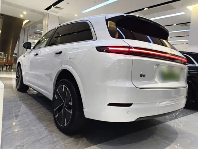 Li Auto L7 — Фото автомобиля 4