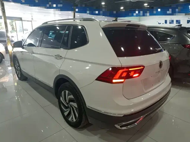 Volkswagen Tiguan L — Фото автомобиля 4