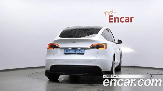Tesla Model Y — Фото автомобиля 4