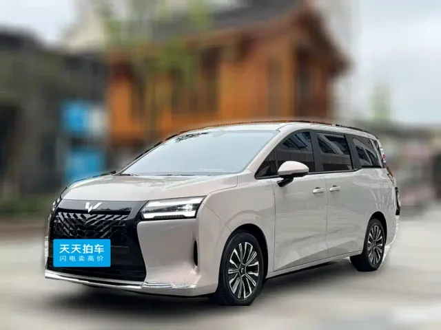 Фотография автомобиля — Wuling Starlight 730