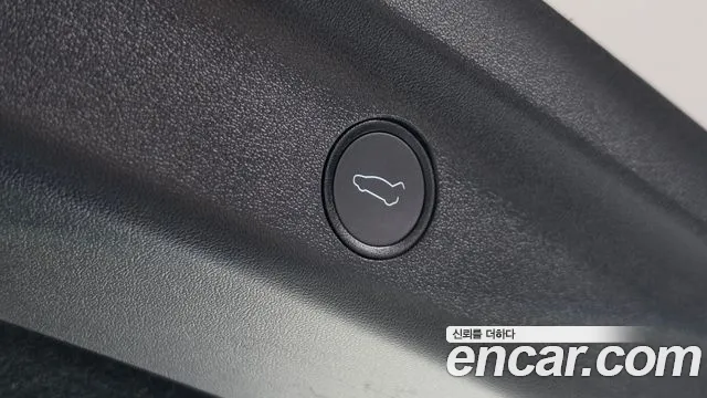 Tesla Model Y — Фото автомобиля 23