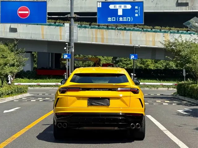 Lamborghini Urus — Фото автомобиля 8