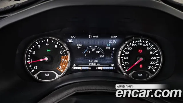 Jeep Renegade — Фото автомобиля 8