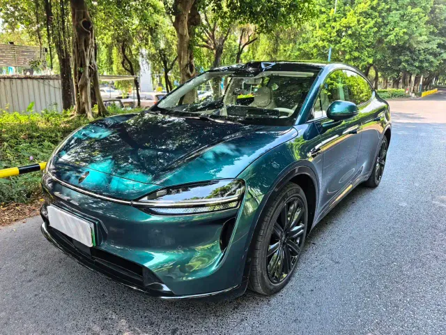 Фотография автомобиля — Luxeed R7