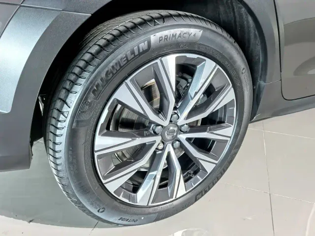 Volvo V90 — Фото автомобиля 9