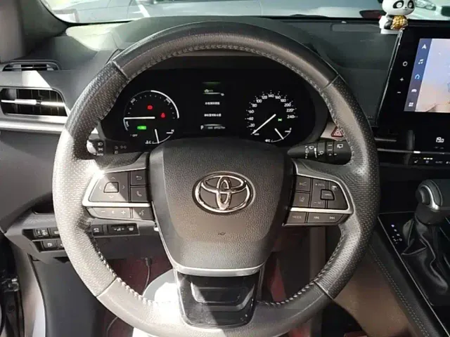 Toyota Sienna — Фото автомобиля 10
