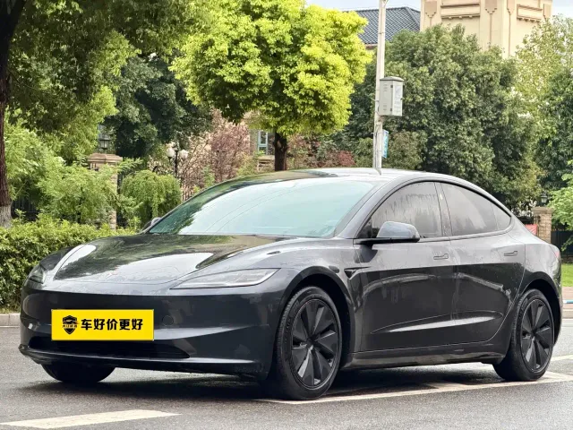 Фотография автомобиля — Tesla Model 3