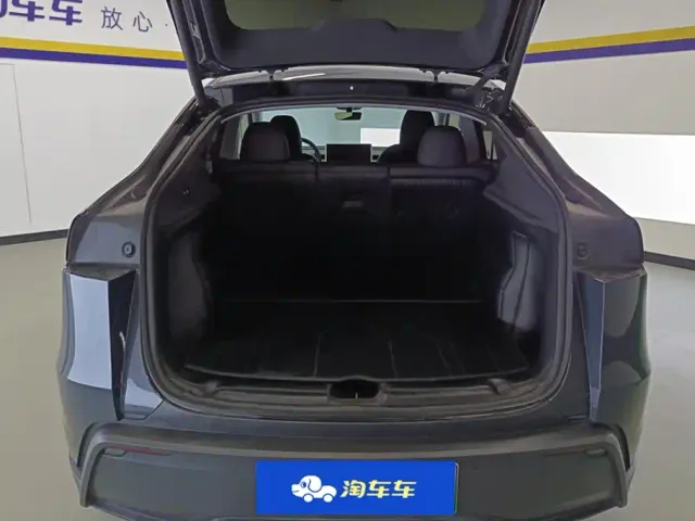 Tesla Model Y — Фото автомобиля 4