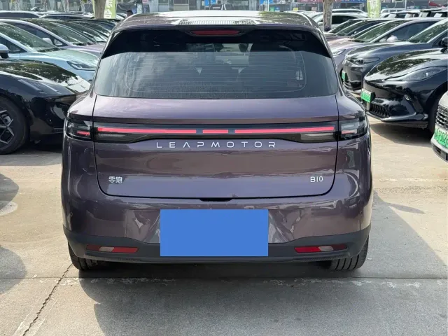 Leapmotor B10 — Фото автомобиля 5