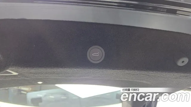 Tesla Model Y — Фото автомобиля 19