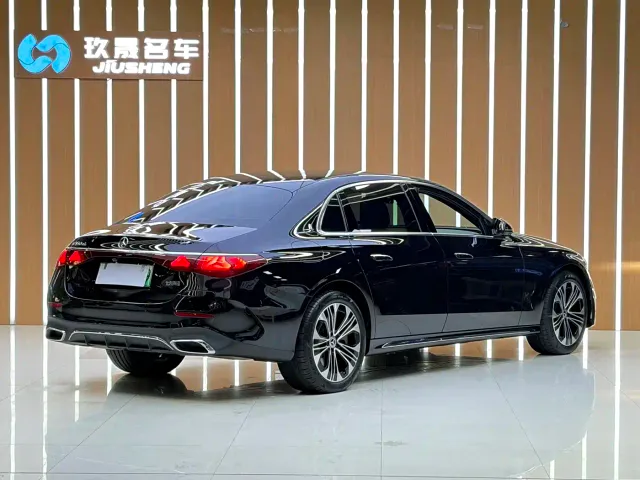 Mercedes-Benz E-Class — Фото автомобиля 6