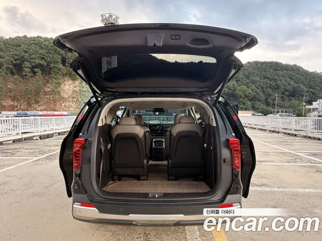 Kia Carnival Generation 4 — Фото автомобиля 13