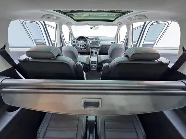 Volkswagen Touran — Фото автомобиля 12