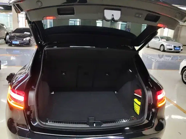 Porsche Macan — Фото автомобиля 18